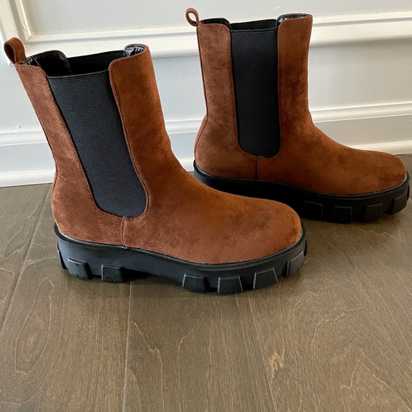 ‼️🔥CHUNKY FALL BOOTS🔥‼️ - Picture 1 of 4